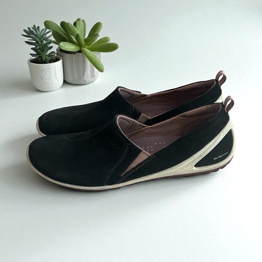 Ecco Women's Biom Black Leather Slip-On Shoes - Picture 5 of 8